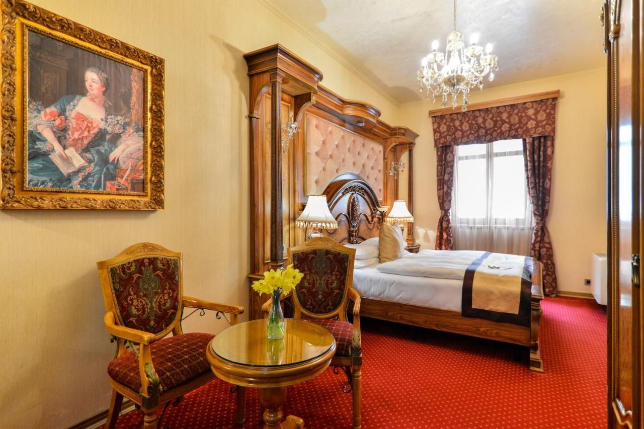 尊贵加尔尼总统酒店及spa中心 斯雷姆斯基卡尔洛夫奇 外观 照片